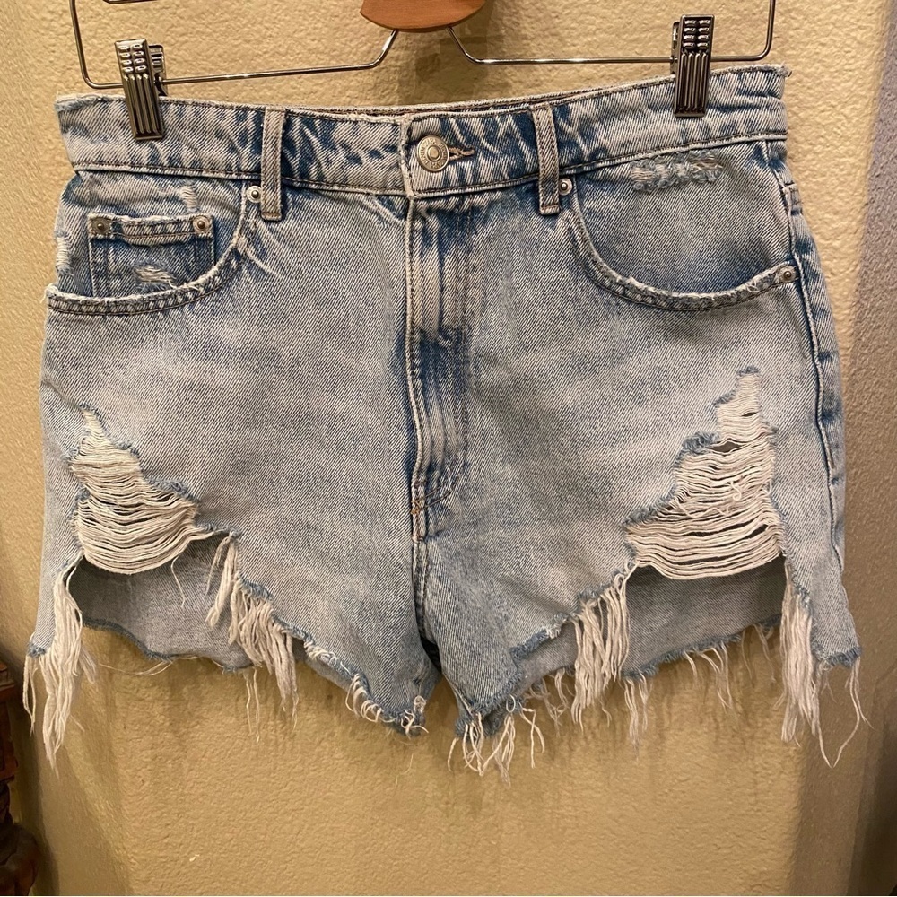 ZARA Women Light Blue Ripped Frayed Hem Jean Shorts Size 6